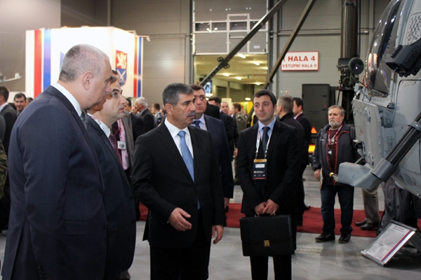 Verteidigunsminister Aserbaidschans nahm an der internationalen Konferenz teil